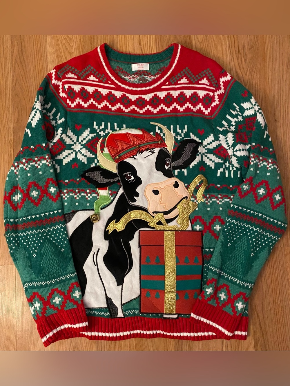 Holiday Time Festive Cow Crewneck Sweater - Green & Red L (42-44)